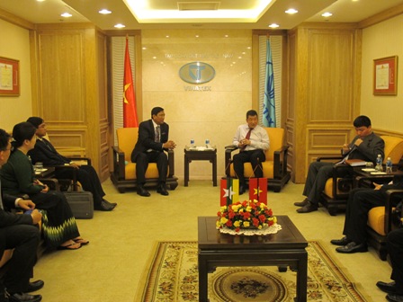 Bộ trưởng Bộ Công Nghiệp Myanmar H.E. U Maung Myint Thăm và làm việc với Vinatex